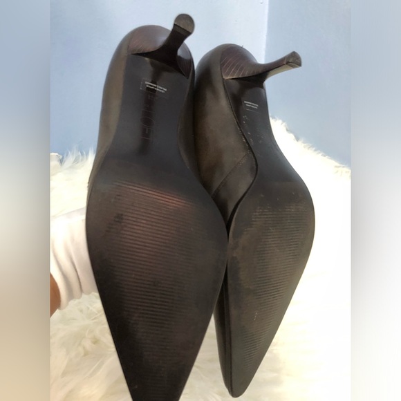 Ann Taylor Suede heels, pumps, shoes - Picture 8 of 9